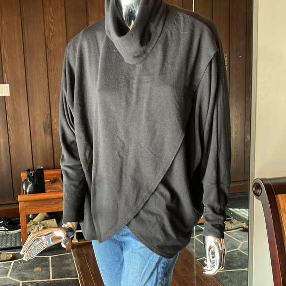 Sweater/poncho - Picture 2 of 4